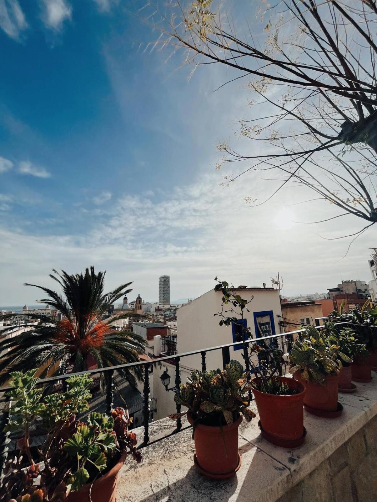 Apartamento En Casco Antiguo De Alicante Bagian luar foto