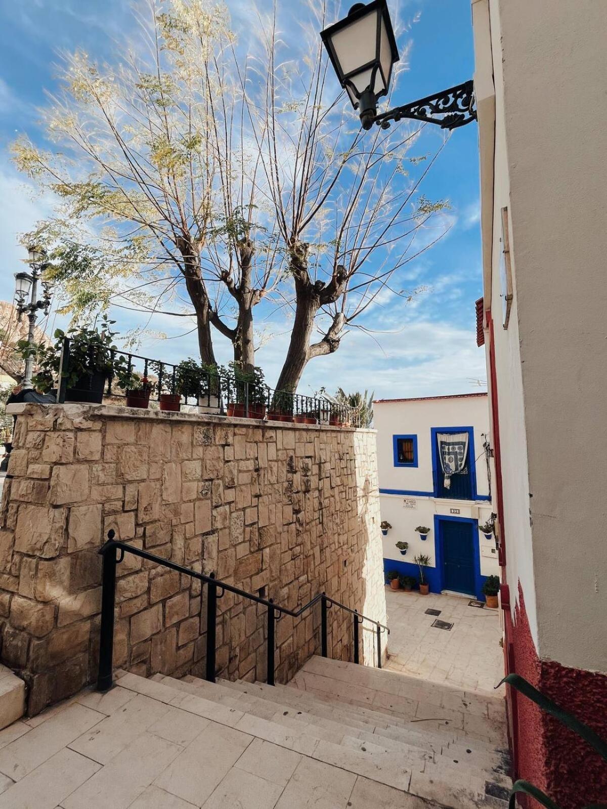Apartamento En Casco Antiguo De Alicante Bagian luar foto