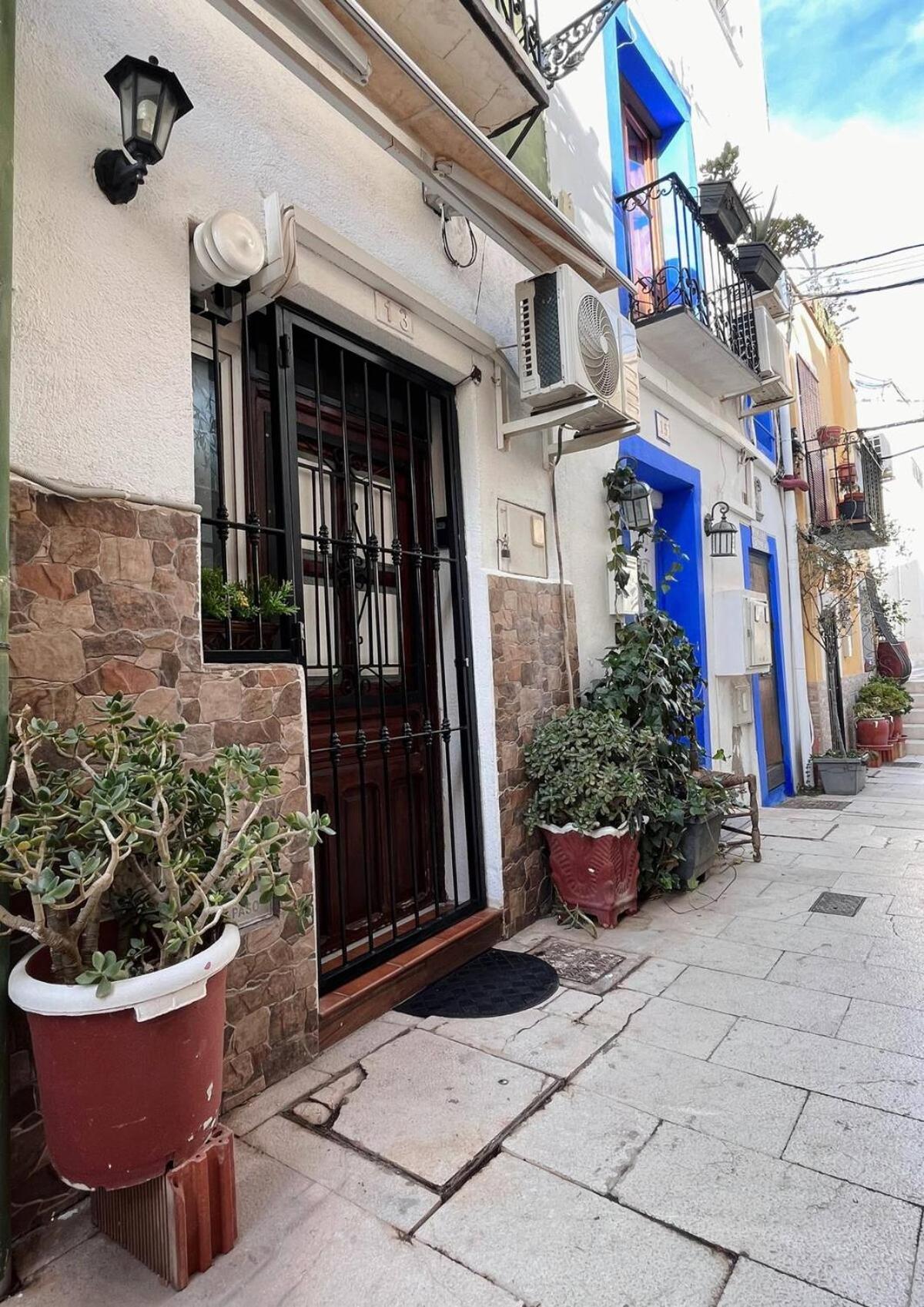 Apartamento En Casco Antiguo De Alicante Bagian luar foto